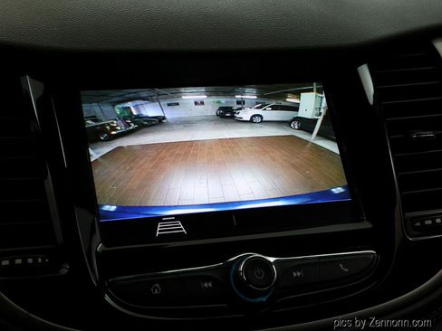 Used 2020 Chevrolet Trax LT w/ LT Convenience Package FWD image 20