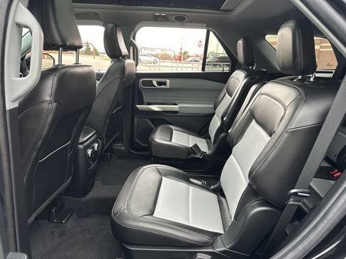 Used 2022 Ford Explorer XLT w/ Equipment Group 202A image 32