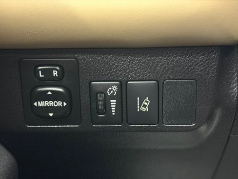 Used 2018 Toyota RAV4 XLE AWD/4WD image 23