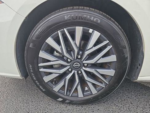 Used 2025 Nissan Altima 2.5 SV FWD image 34