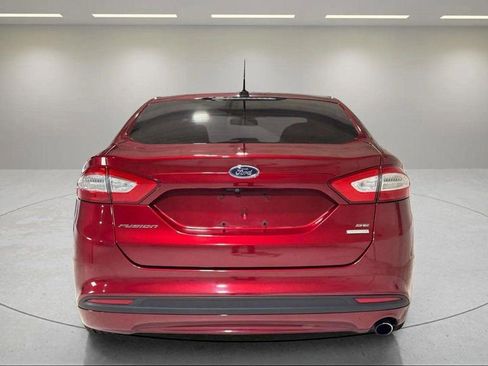 Used 2016 Ford Fusion SE image 4