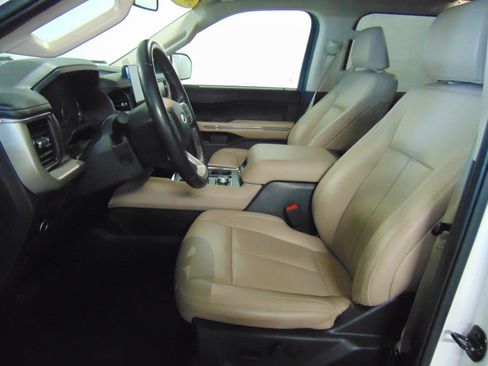 Used 2024 Ford Expedition Max XLT image 10