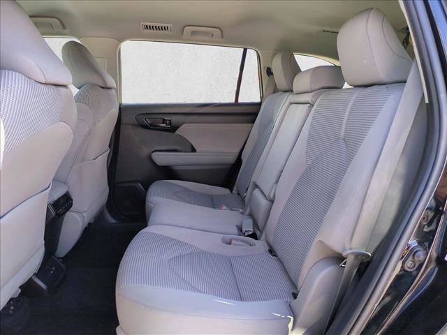 Used 2023 Toyota Highlander LE AWD/4WD image 18