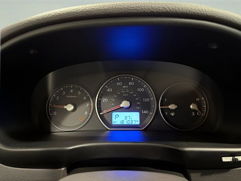 Used 2010 Hyundai Santa Fe GLS w/ Premium Pkg 2 FWD image 18
