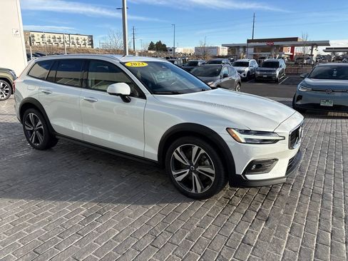 Used 2023 Volvo V60 B5 Cross Country Plus w/ Climate Package image 7