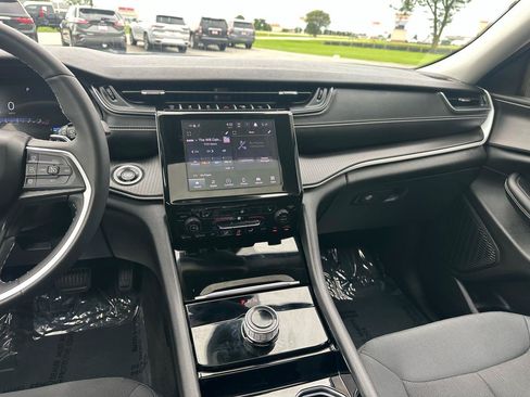 Used 2023 Jeep Grand Cherokee L Laredo w/ Luxury Tech Group I AWD/4WD image 14