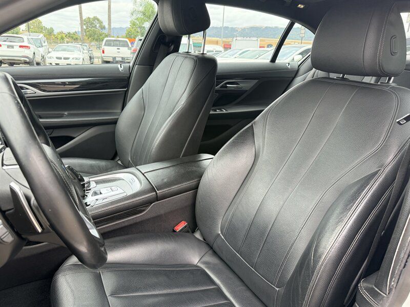 Used 2019 BMW 740i w/ M Sport Package RWD image 10
