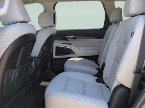 Used 2025 Kia Telluride SX w/ SX Captain's Chair Package AWD/4WD image 10