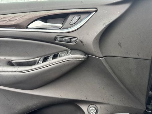 Used 2024 Buick Enclave Avenir w/ Avenir Technology Package AWD/4WD image 18