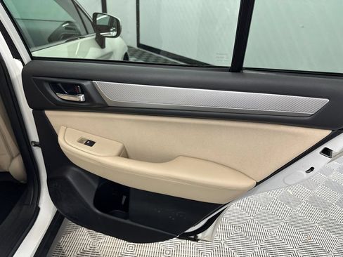 Used 2019 Subaru Outback 2.5i Premium AWD/4WD image 17