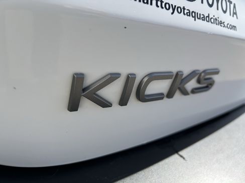 Used 2025 Nissan Kicks SV AWD/4WD image 8