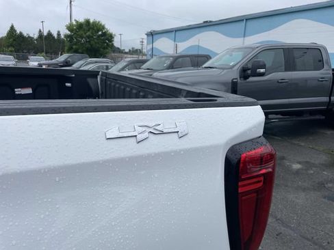 Used 2025 GMC Sierra 1500 SLT AWD/4WD image 14