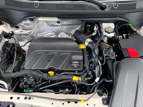 Certified 2026 Chevrolet Trax RS w/ Sunroof Package FWD image 32