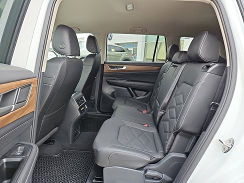 New 2025 Volkswagen Atlas SE image 9