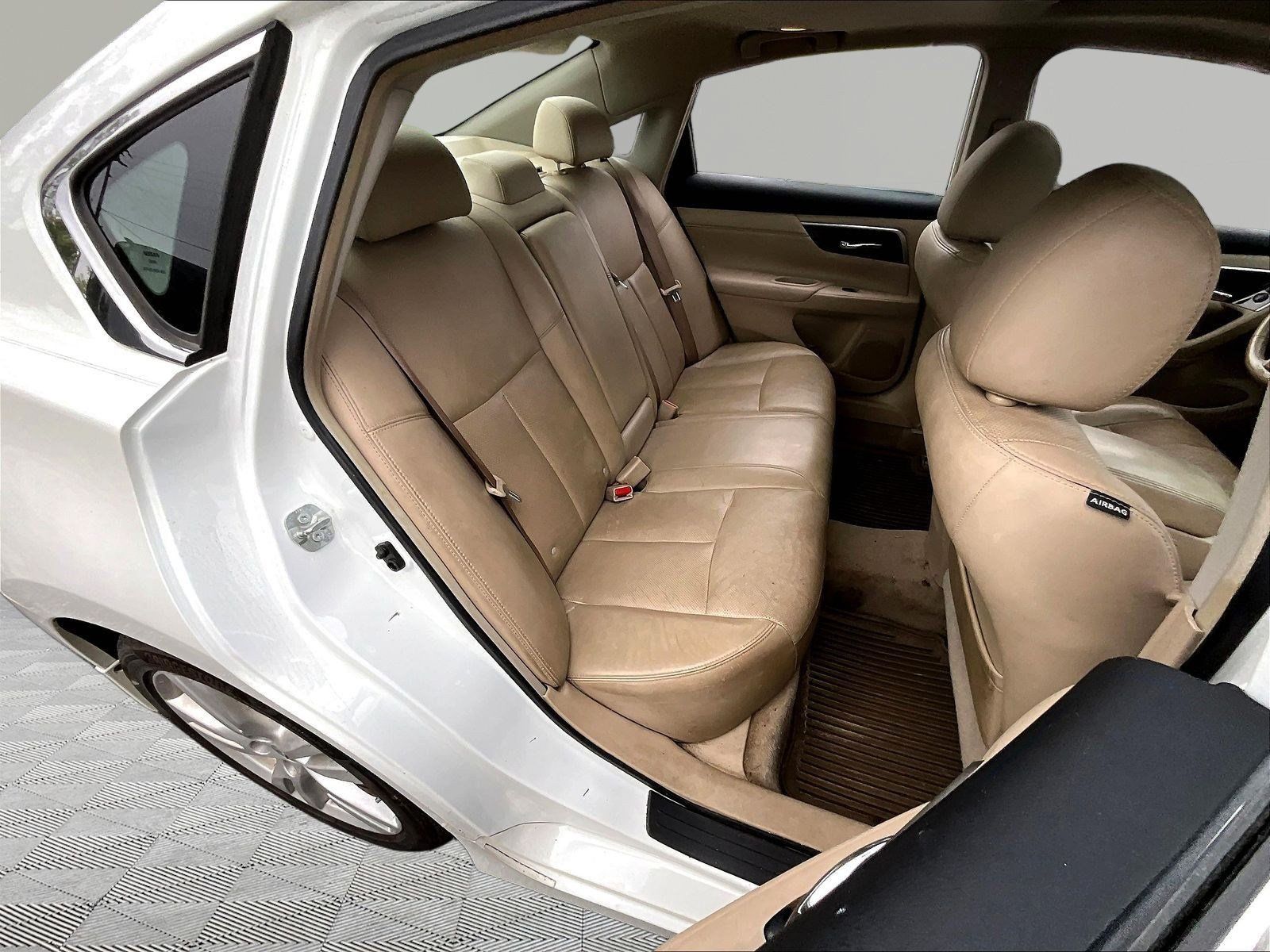 Used 2013 Nissan Altima 3.5 SL w/ Technology Pkg FWD image 25