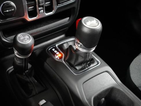 Used 2025 Jeep Wrangler Unlimited Sahara AWD/4WD image 18