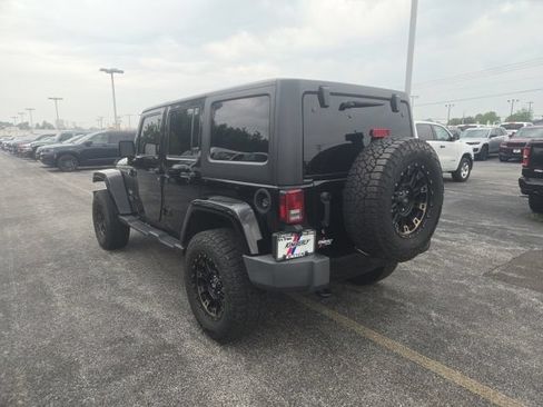 Used 2018 Jeep Wrangler Unlimited Sahara AWD/4WD image 11