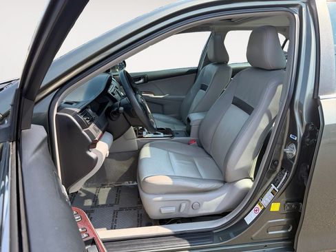 Used 2012 Toyota Camry XLE w/ Leather Pkg FWD image 6