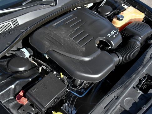 Used 2022 Chrysler 300 Touring w/ Sport Appearance Package image 42