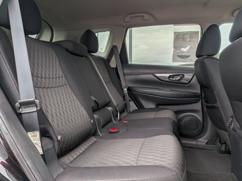 Used 2018 Nissan Rogue SV FWD image 8