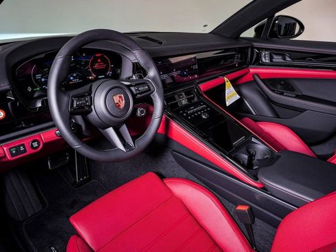 New 2026 Porsche Panamera 4 image 4