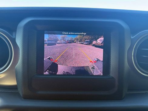 Used 2023 Jeep Gladiator Sport image 32