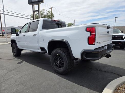 New 2026 Chevrolet Silverado 2500 ZR2 AWD/4WD image 3