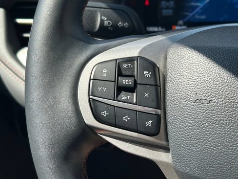 Used 2025 Ford Explorer Active w/ Active Comfort Package RWD image 36