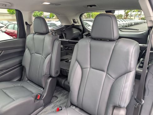 Used 2026 Subaru Ascent Touring w/ Popular Package #2 AWD/4WD image 16