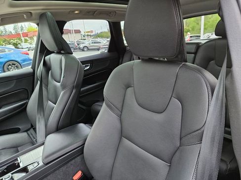 Used 2025 Volvo XC60 B5 Plus w/ Climate Package AWD/4WD image 18