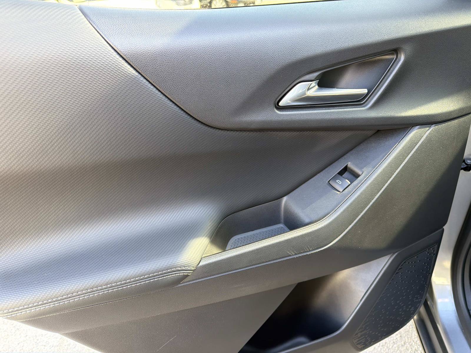 Used 2025 Chevrolet Equinox LT w/ Safety and Technology Package FWD image 12