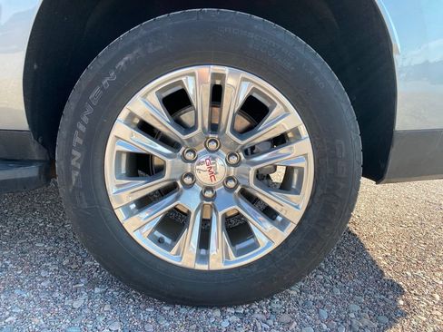 Used 2025 GMC Yukon XL Denali AWD/4WD image 9
