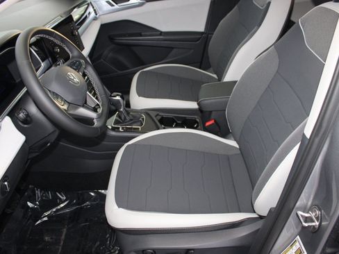 New 2025 Volkswagen Taos SE FWD image 5