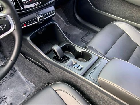 Used 2025 Volvo XC40 B5 Core w/ Protection Package Premier image 17