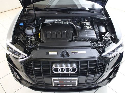 Certified 2025 Audi Q3 2.0T Premium w/ Convenience Package image 18