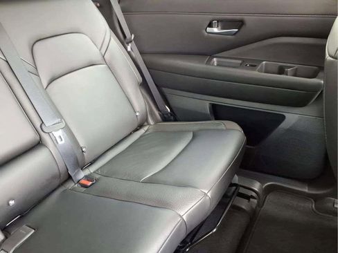 Used 2023 Nissan Pathfinder SL w/ Black Appearance Package FWD image 20