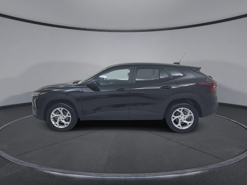 Used 2026 Chevrolet Trax LS w/ LS Convenience Package FWD image 9