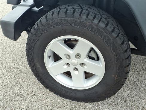 Used 2018 Jeep Wrangler Unlimited Sport S AWD/4WD image 14