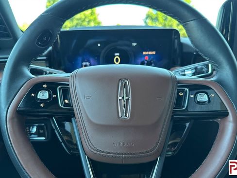 Used 2025 Lincoln Aviator Reserve AWD/4WD image 29