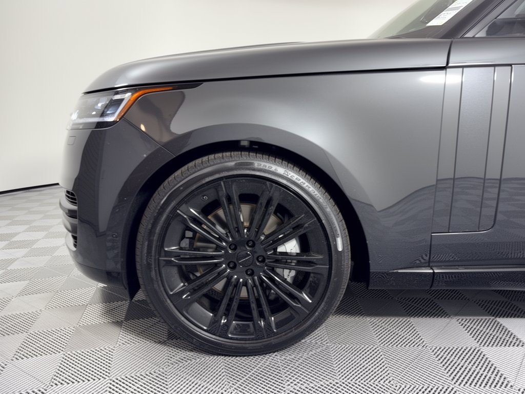 New 2026 Land Rover Range Rover Long Wheelbase SE AWD/4WD image 13