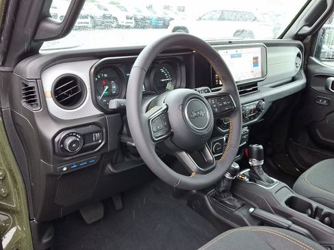 Used 2024 Jeep Wrangler Unlimited AWD/4WD image 25