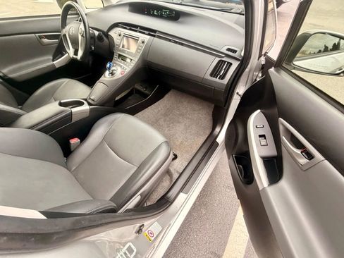 Used 2015 Toyota Prius One image 9