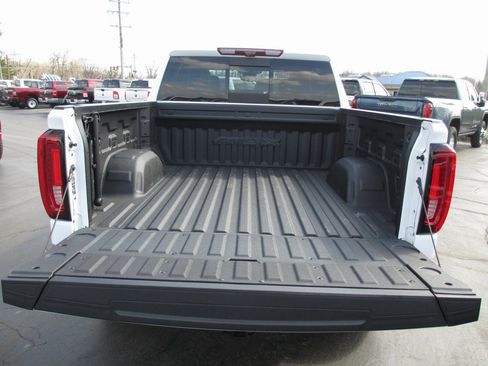 Used 2024 GMC Sierra 1500 AT4X image 8