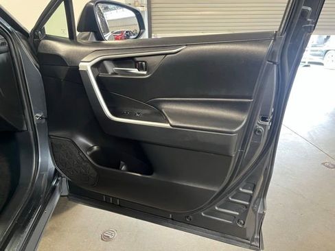 Used 2022 Toyota RAV4 XLE w/ Convenience Package FWD image 12