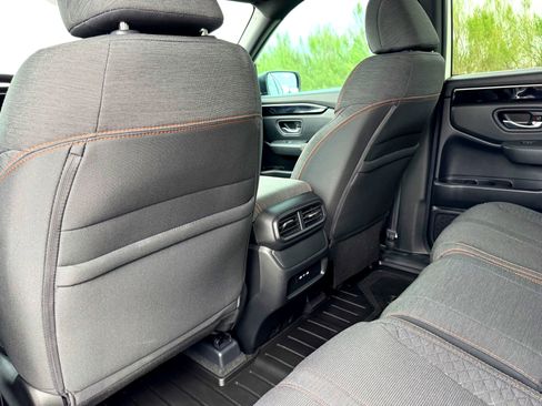 Used 2025 Honda Pilot Sport image 18