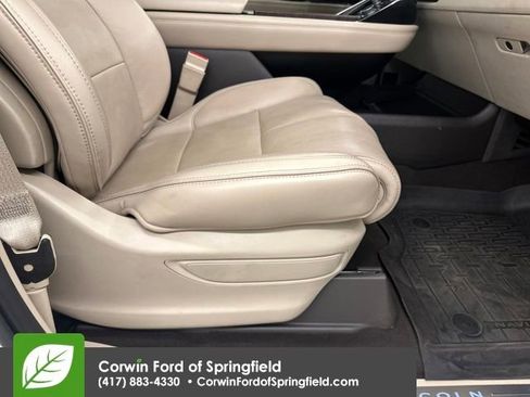 Used 2019 Lincoln Navigator Reserve image 12