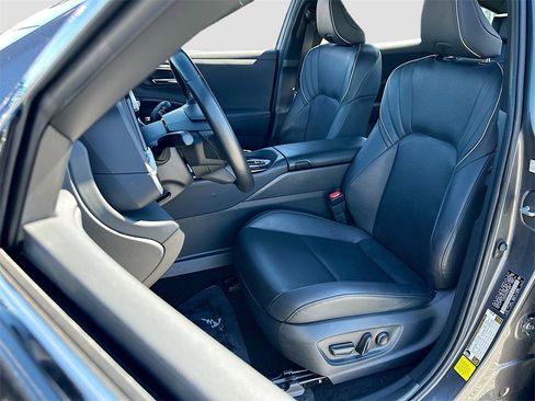 Used 2023 Toyota Crown Limited image 20