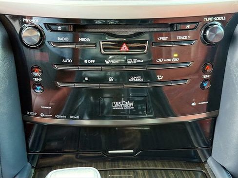 Used 2020 Lexus LX 570 4WD w/ Luxury Package image 17