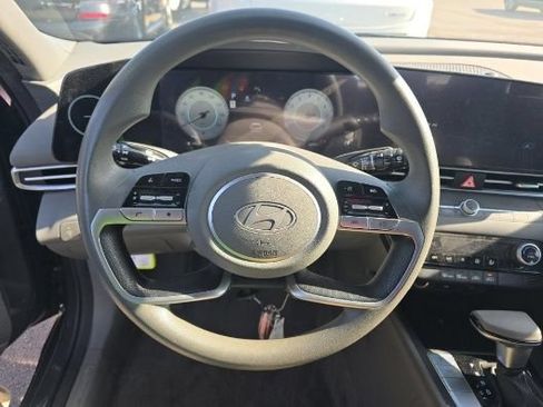 Used 2024 Hyundai Elantra SEL FWD image 13