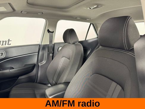 Used 2025 Hyundai Venue SEL image 11